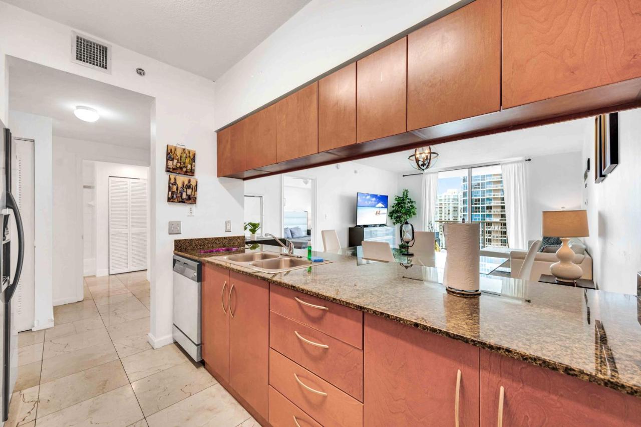 Modern 1 Bed In The Heart Of Brickell With Free Parking Apartment ไมอามี ภายนอก รูปภาพ