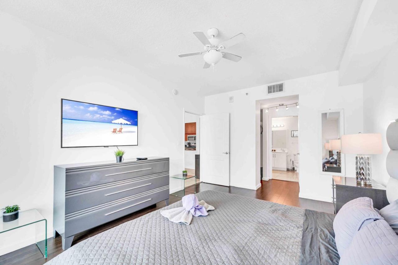 Modern 1 Bed In The Heart Of Brickell With Free Parking Apartment ไมอามี ภายนอก รูปภาพ
